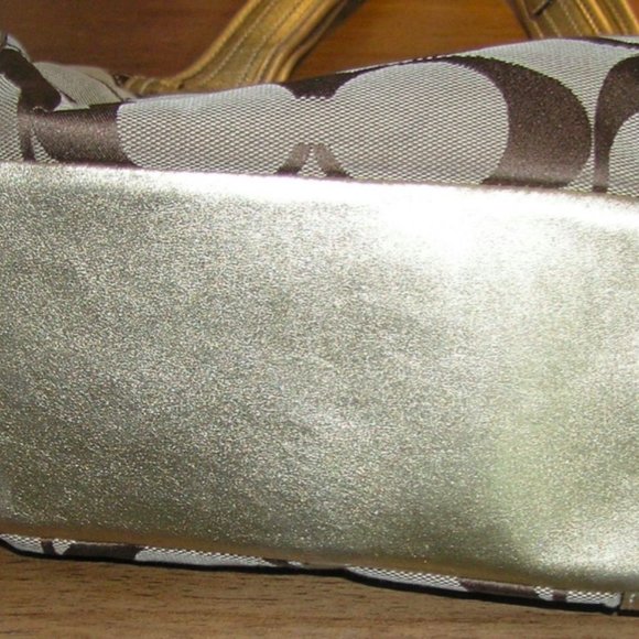 COACH 1990's Classic Handbag with Gold Trim - Picture 4 of 8